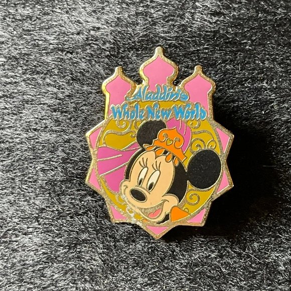 Tokyo Disney Minnie Aladdin Prize Tokyo Disney‎ Land Sea Pin Japan - Picture 1 of 2